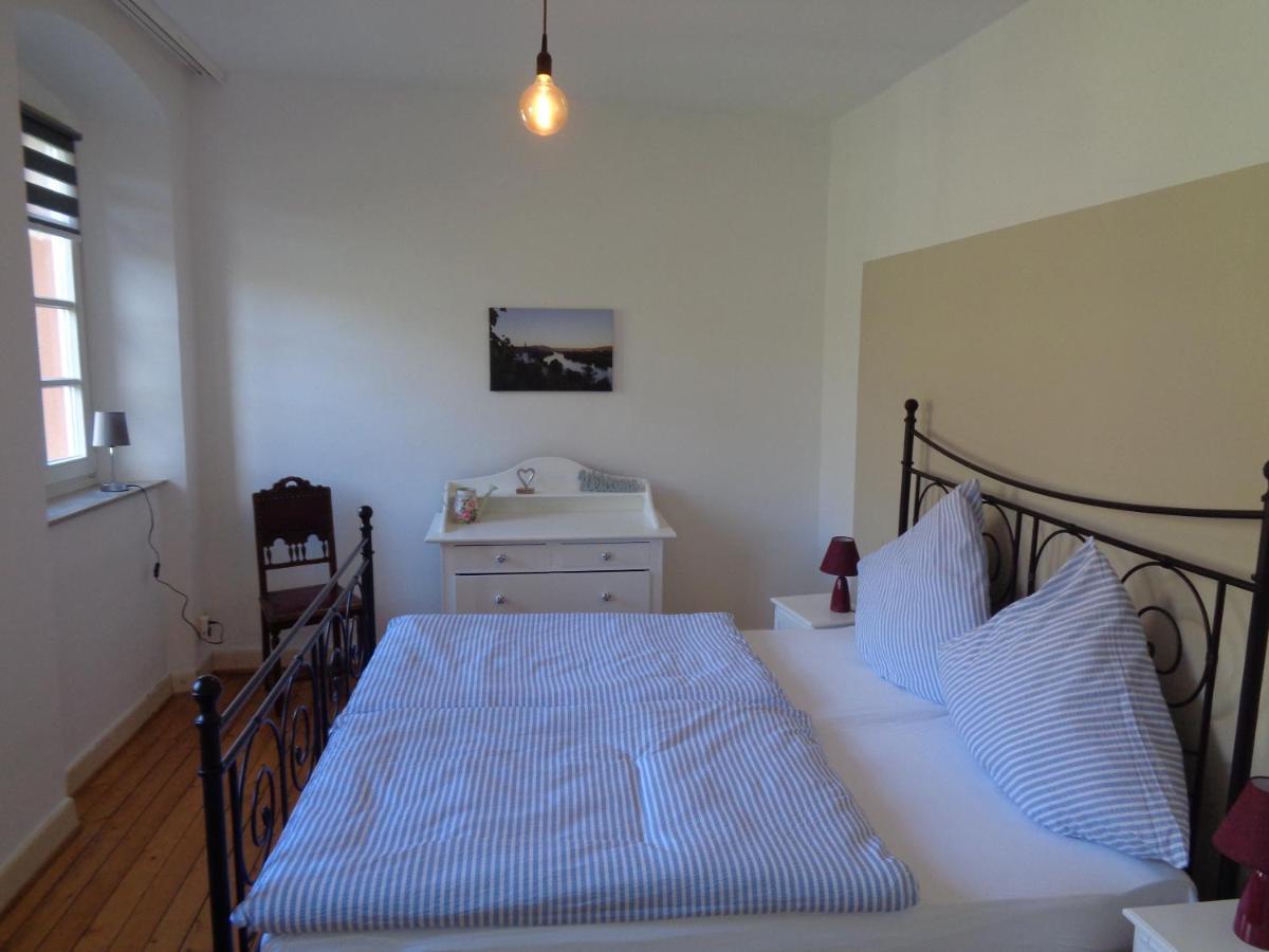 Ferienwohnung Altes Pfarrhaus Mit Flair Und Moselblick Brauneberg Exterior foto