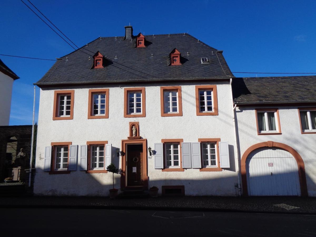 Ferienwohnung Altes Pfarrhaus Mit Flair Und Moselblick Brauneberg Exterior foto