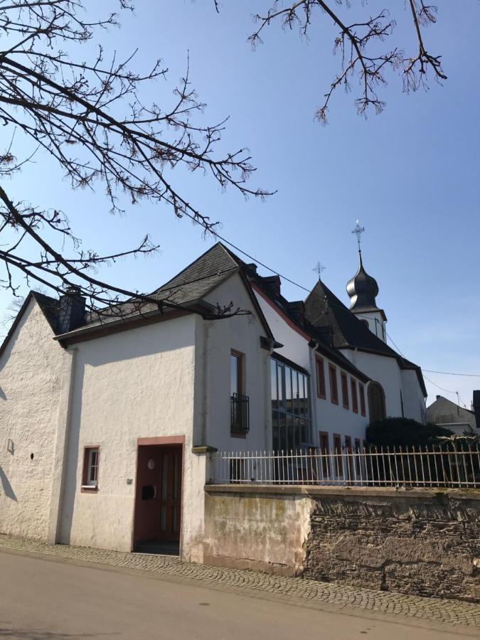 Ferienwohnung Altes Pfarrhaus Mit Flair Und Moselblick Brauneberg Exterior foto
