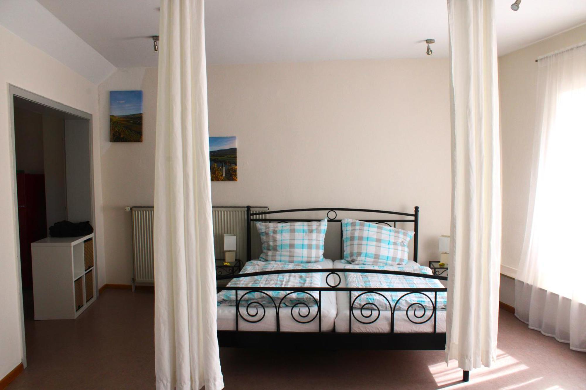 Ferienwohnung Altes Pfarrhaus Mit Flair Und Moselblick Brauneberg Exterior foto